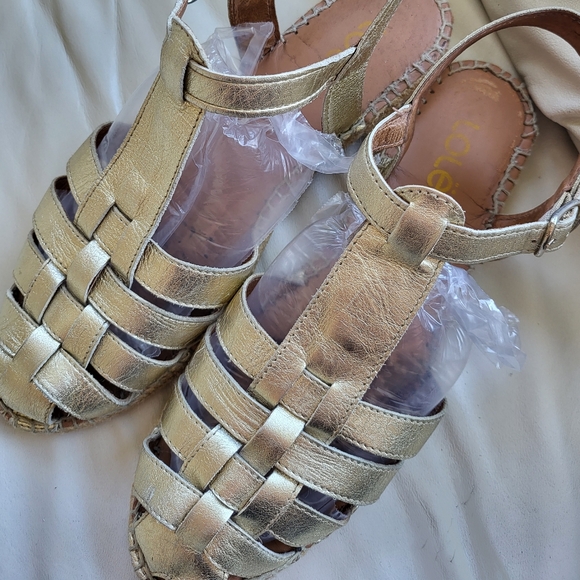 Made from smooth gold leather Lolë sandals gladiator-inspire size 10 or 41 - Picture 4 of 6